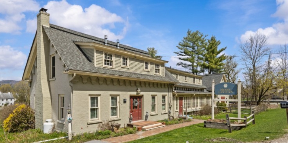 Vermont bed and breakfast inn for sale - Brass Lantern Inn
